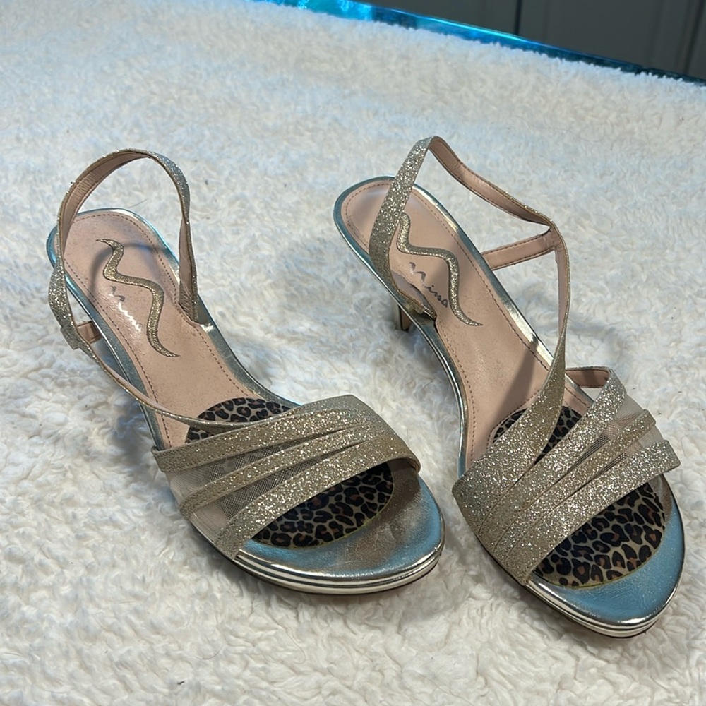 Nina gold pumps